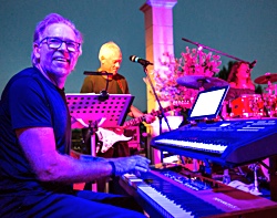 keyboarder and pianist with band at Dortmunder Westfalenhalle